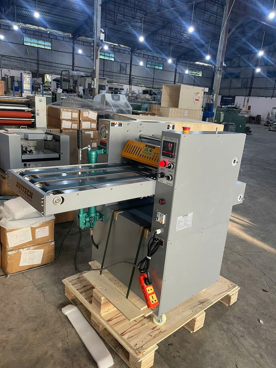  M&Aacute;Y C&Aacute;N M&Agrave;NG THỦY LỰC AV390P